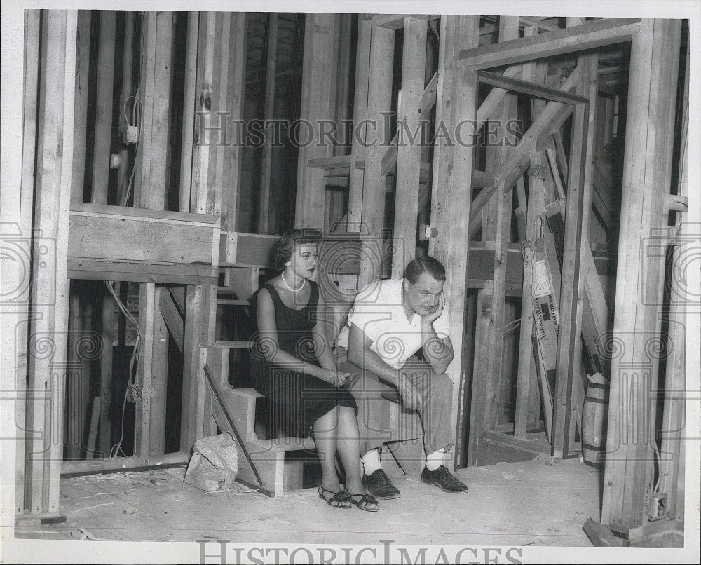 Press Photo Mr Mrs Jack Cohstal Korean War Veteran In New House - Historic Images