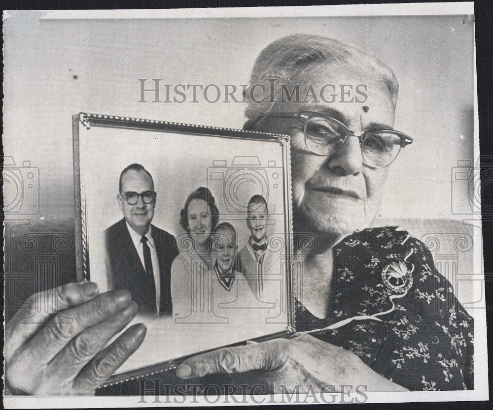 1964 Press Photo Mrs Nettie Schaub Rescued Congo Missionary - Historic Images