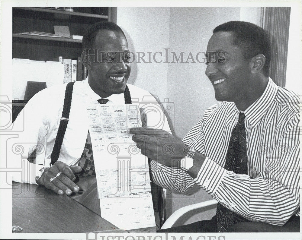 1994 Press Photo &quot;The Loop&quot; Publishers&quot; Bmaynard Scarborough, Alvin Crawford - Historic Images