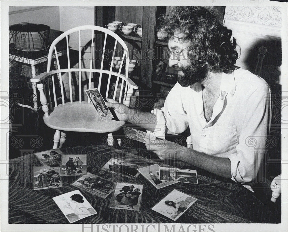 1979 Press Photo Dan Don? Miranda Looks Through Photographs - Historic Images