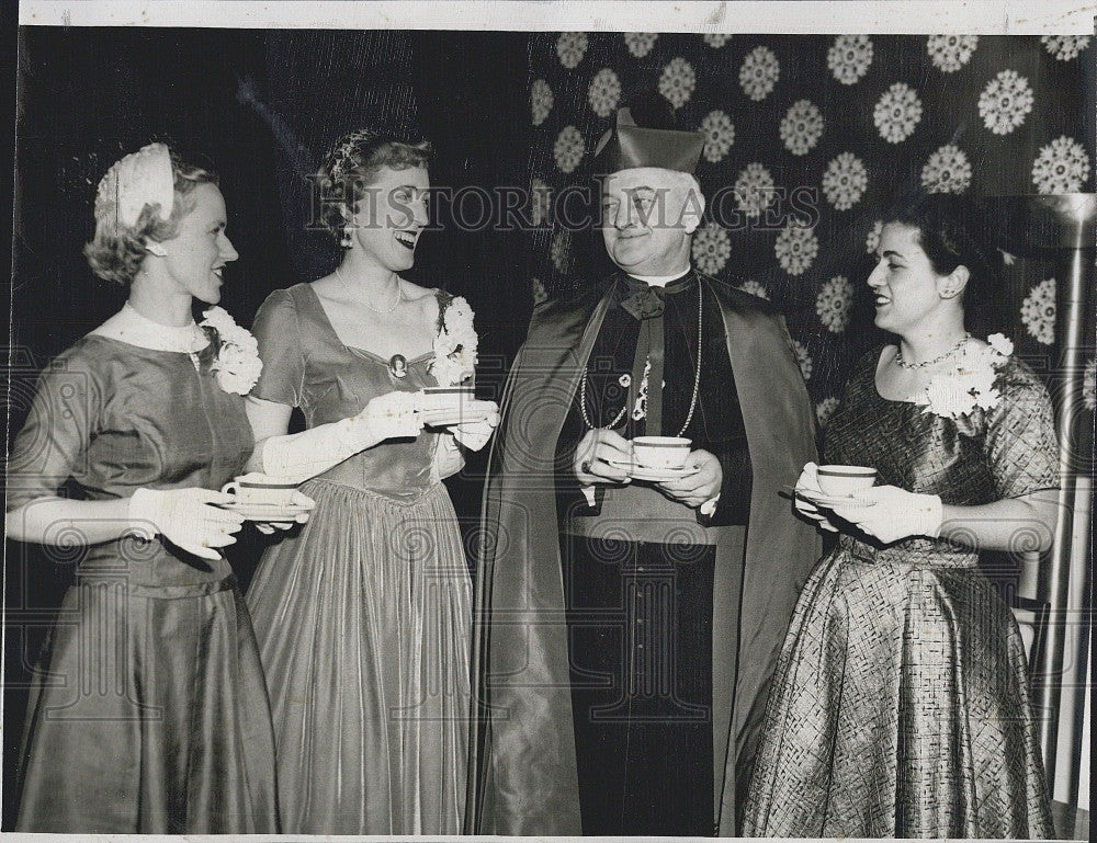 1955 Press Photo Bishop Jeremiah Minihan St. Joseph Church Mary Coveney Boston - Historic Images