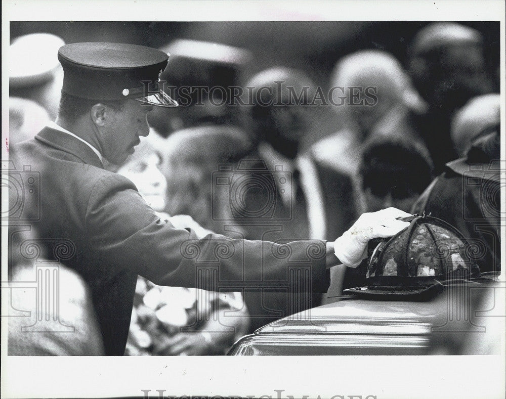 1994 Press Photo Burial for Boston Firefighter Stephen Minehan - Historic Images