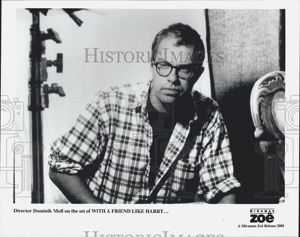 2001 Press Photo Director Dominik Moll on Set &quot;With a Friend Like Harry...&quot; Film - Historic Images