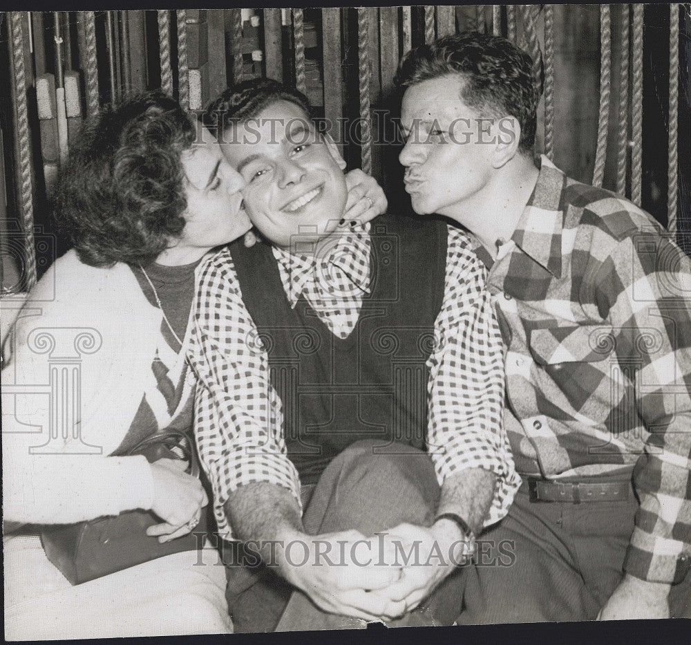 1953 Press Photo  Singer, Julius La Rosa and his parents - Historic Images