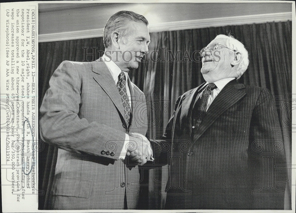 1974 Press Photo Steelworkers Pres IW Abel &amp; R Heath Larry - Historic Images