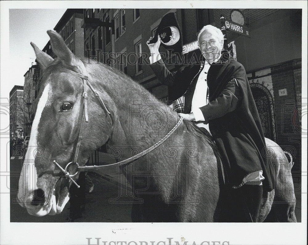 1996 Press Photo Paul Revere Somerville Medford Mario DiCarlo Actor - Historic Images