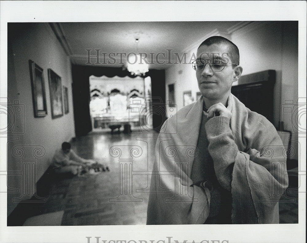 1997 Press Photo Sadhu Das at Hare Krishna Temple in Boston - Historic Images