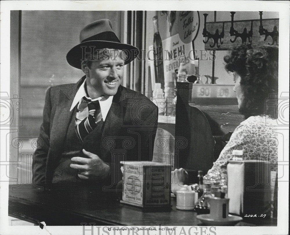 1977 Press Photo Actor Robert Redford, Dimitra Arliss in &quot;The Sting&quot; Film - Historic Images