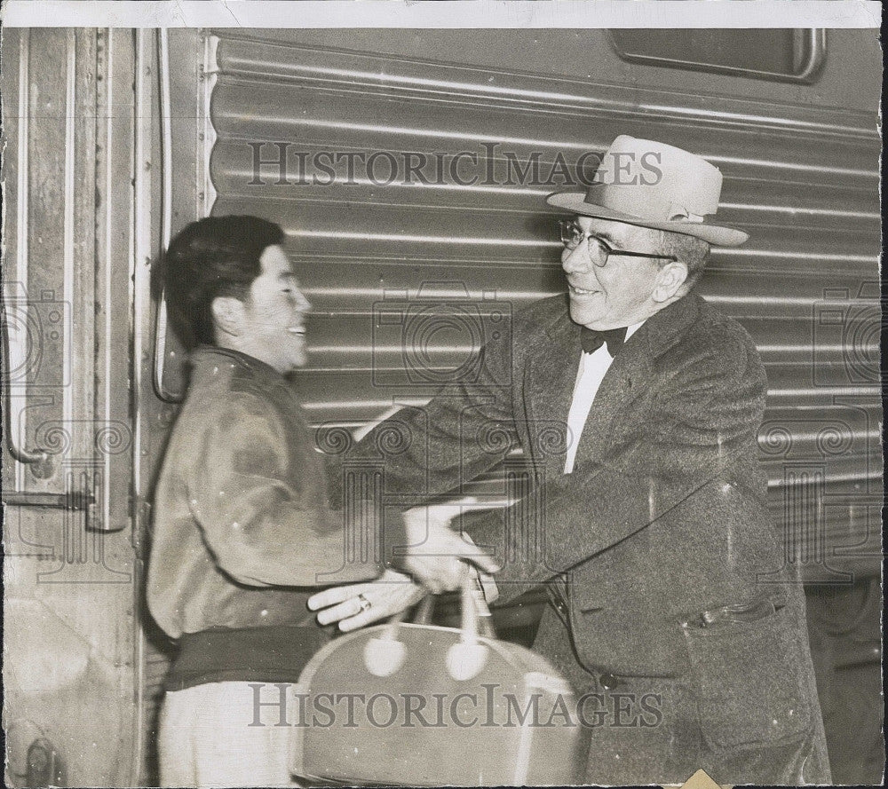 1953 Press Photo Han Yang No from Korea adopted by Sgt E Mead - Historic Images