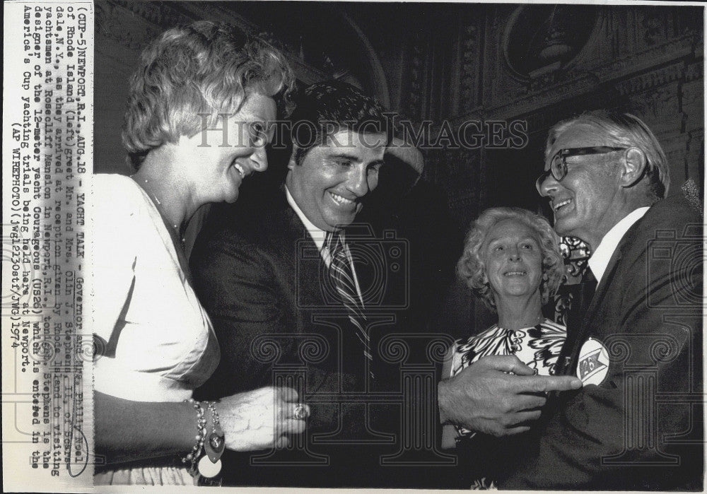 1974 Press Photo R.I. Gov Philip Noel 7 wife &amp; Mr &amp; Mrs CJ Stephen - Historic Images