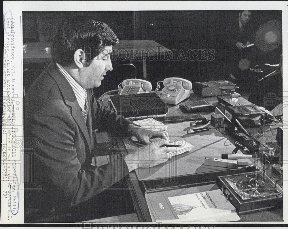 1973 Press Photo Rhode Island Gov Philip Noel - Historic Images