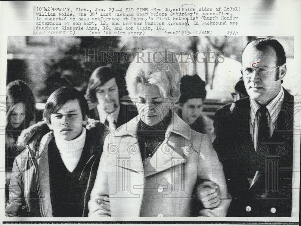 1973 Press Photo Mrs Joyce Nolde,widow of Lt COlW Nolde &amp; family - Historic Images