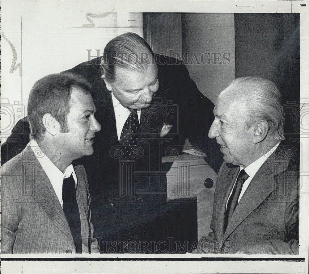 1973 Press Photo Tony Curtis,Lloyd Nolan &amp; Sen Jennings Randolph D,WVa - Historic Images