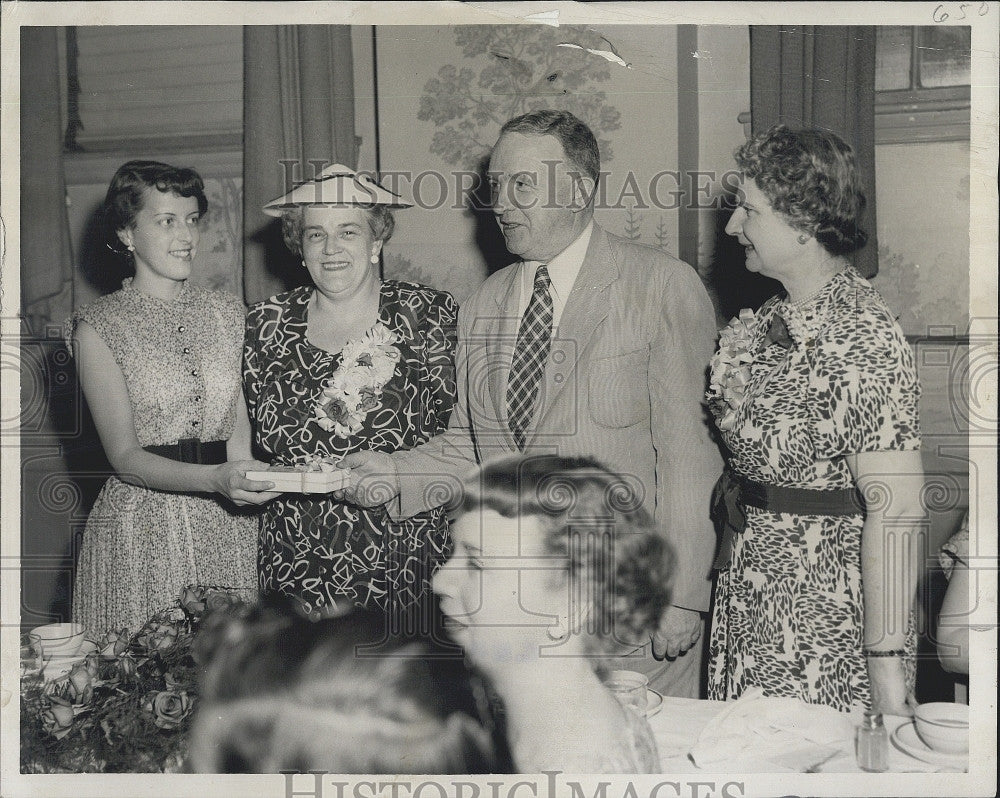 1951 Press Photo City Auditor MF Nolan,  7 Miss W Drislane&amp; wife - Historic Images