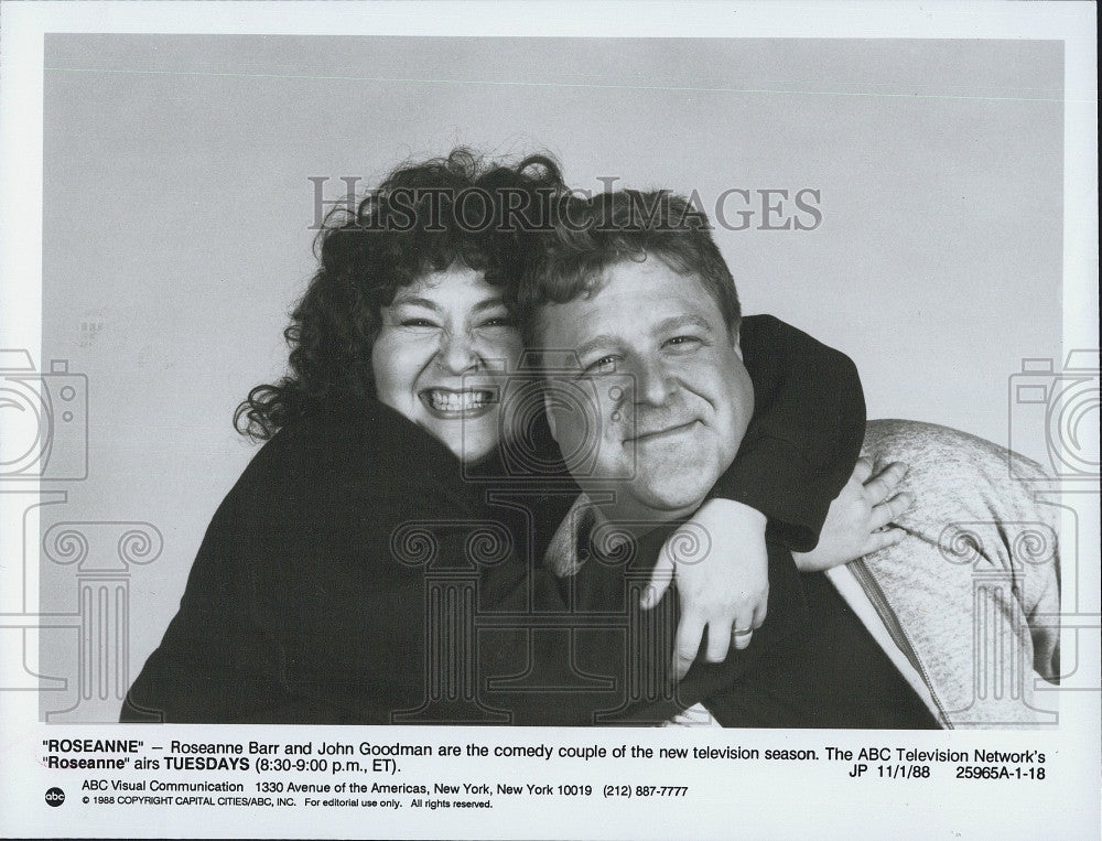 1988 Press Photo Actress Rosanne Barr, John Goodman in &quot;Roseanne&quot; Sitcom - Historic Images