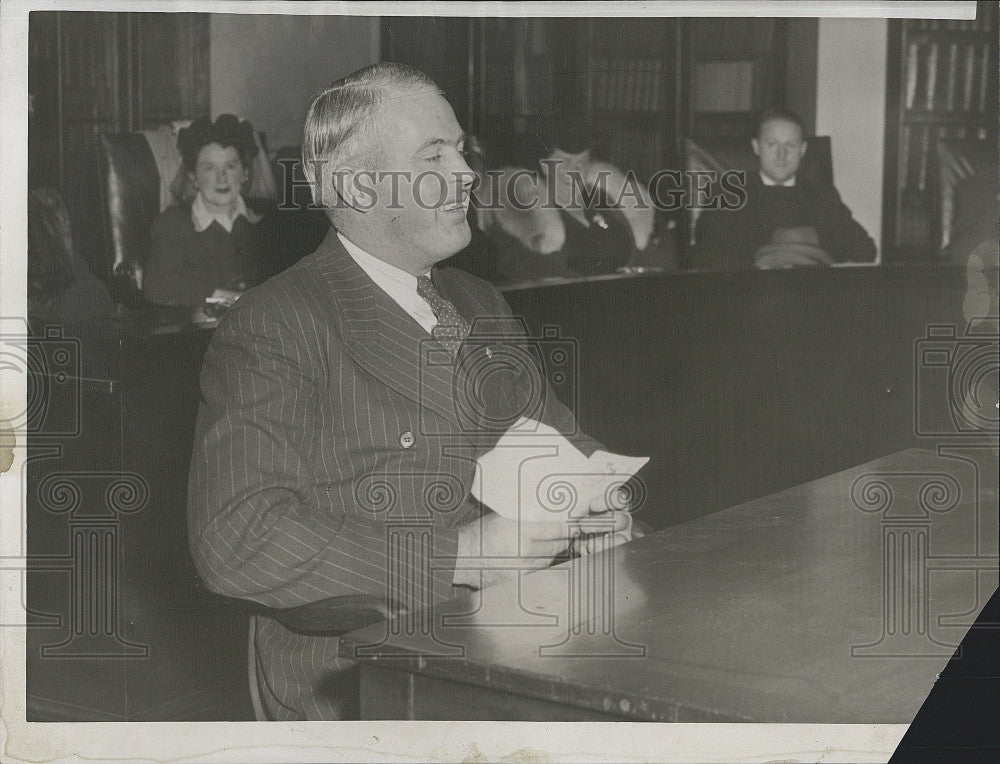 1946 Press Photo Officer Francis Mullin of Boston Station 10 - Historic Images