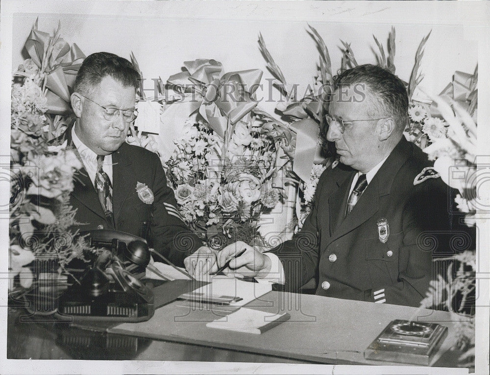 1949 Press Photo Sgt. James Mullin Chief Joseph Hughes Quincy Police - Historic Images