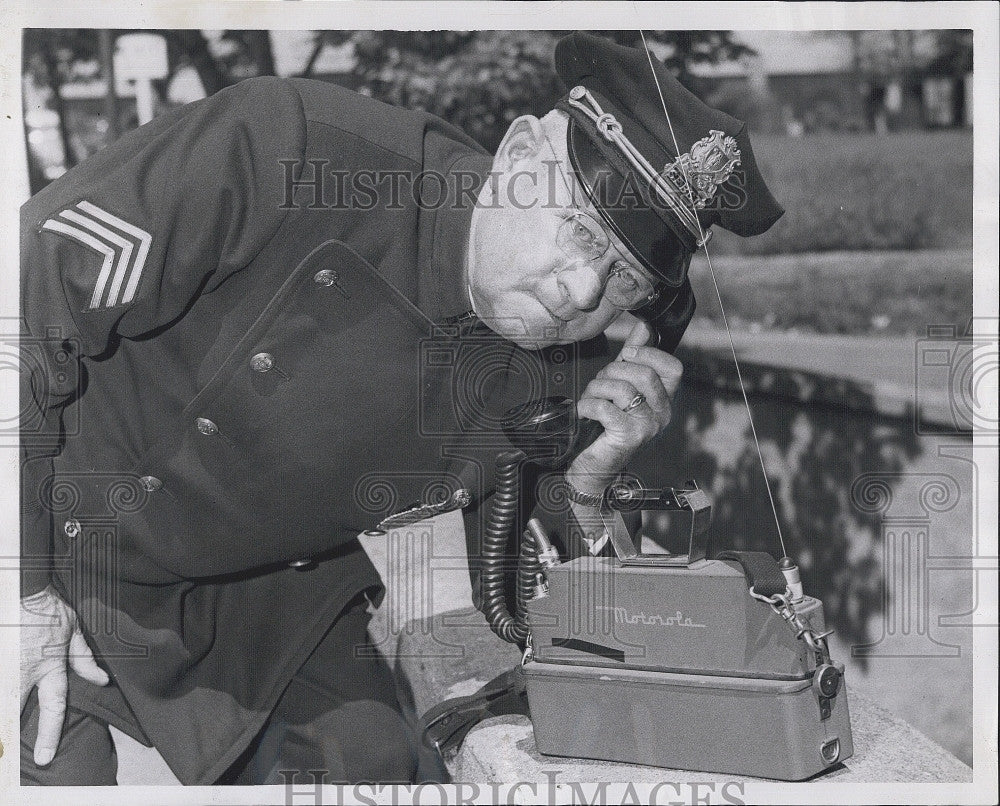 1957 Press Photo Sgt James Mullin Quincy Police Department Using Two Way Radio - Historic Images