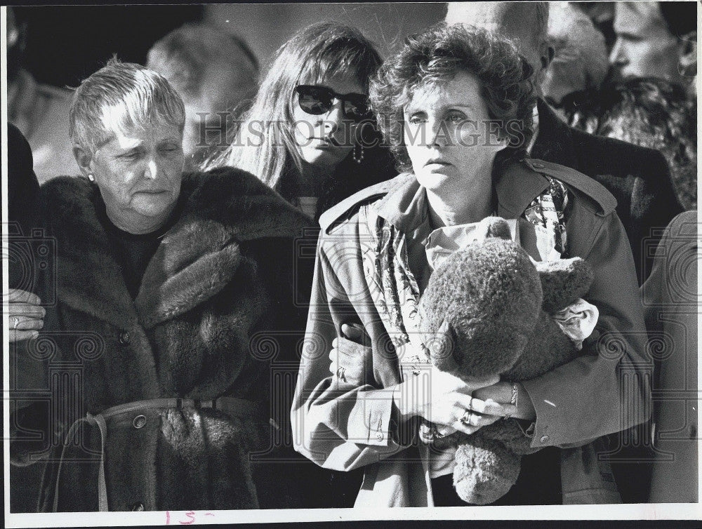 1993 Press Photo Jennifer Mullin Funeral St. Francis Xavier Church Weymouth - Historic Images