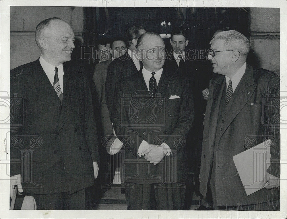 1957 Press Photo Harold Stassen US Spokesman Allan Noble Jules Moch - Historic Images