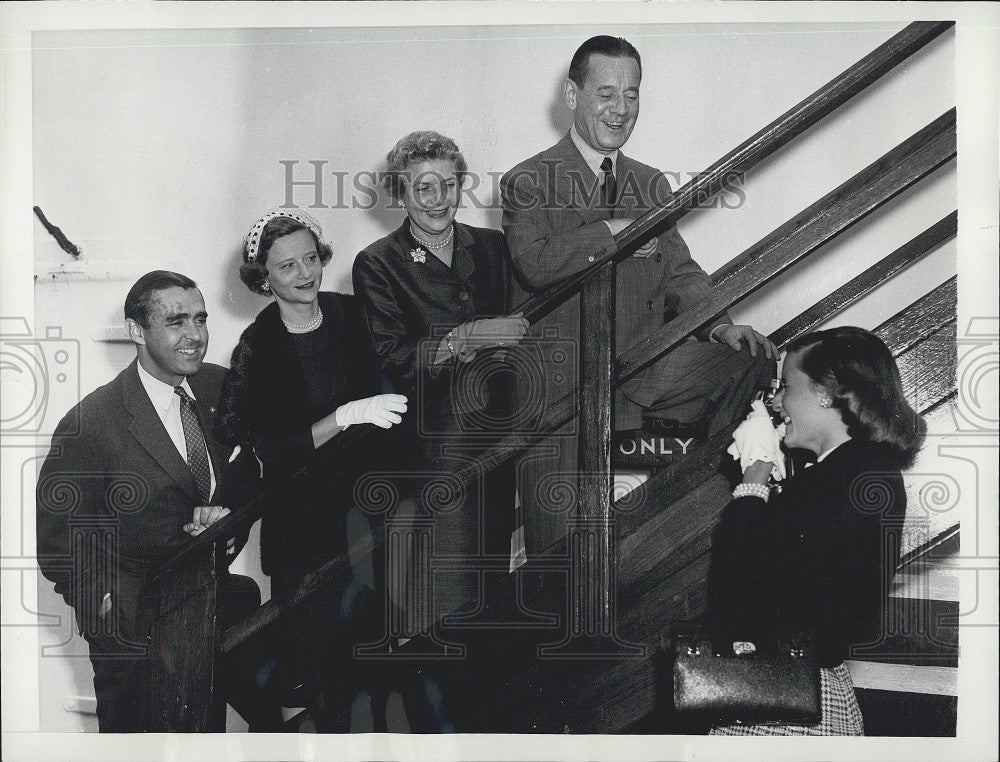 1956 Press Photo Firestone Tire Co. Family Boards S.S. Queen Elizabeth - Historic Images