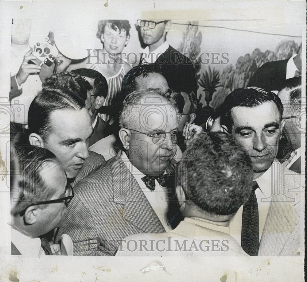 1952 Press Photo Governor John Fine Surrounded by News Reporters - Historic Images