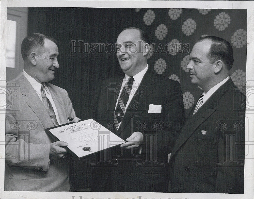 1954 Press Photo G Harnois,Atty Gen G Finfold,Cmdr JP Burger, - Historic Images