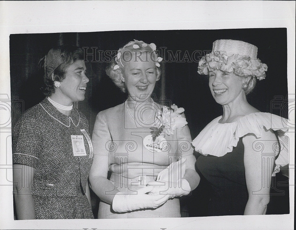 1958 Press Photo Mrs CA herter Jr, Mrs C Gibbons &amp; Mrs G Fingold - Historic Images