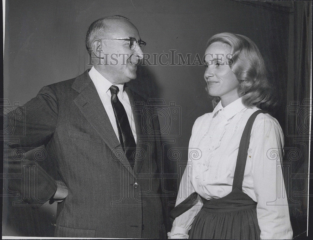 1957 Press Photo Astor Theater GM, Dan Finn &amp; Eva Marie Saint - Historic Images