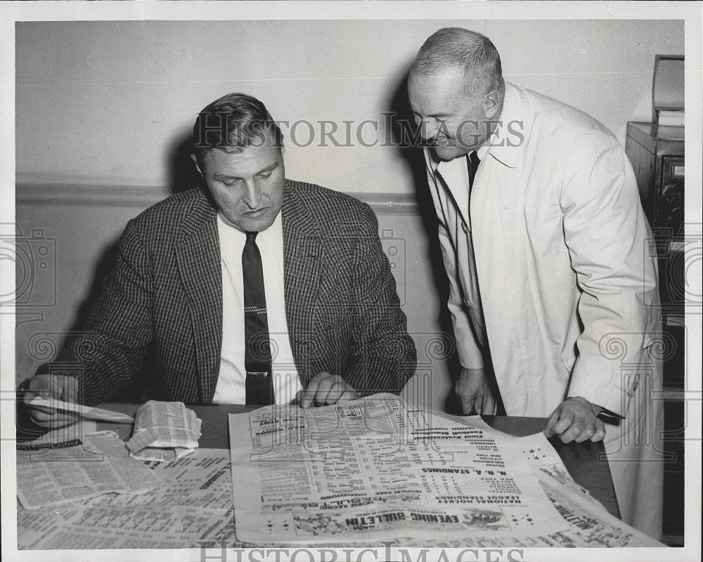 1959 Press Photo Bookie Raid Captain Carl Larson, D.A. Droney Look at Evidence - Historic Images