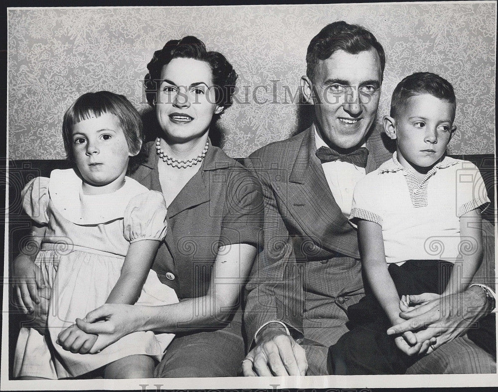 1954 Press Photo Governor-elect Edmund S. Muskie, wife, children Ellen, Stephen - Historic Images