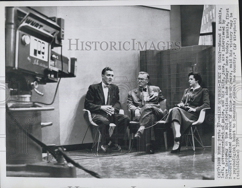 1954 Press Photo Maine Gov E Muskie, wife &amp; D Garroway - Historic Images