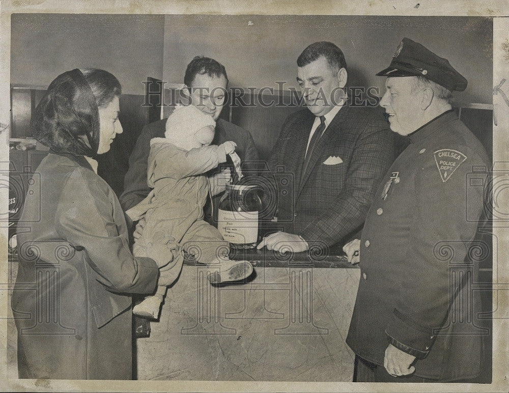 1965 Press Photo Mrs L De Salvo,son Scott, J Terney Jr,Sgt P Spellman,Off. C Murray - Historic Images