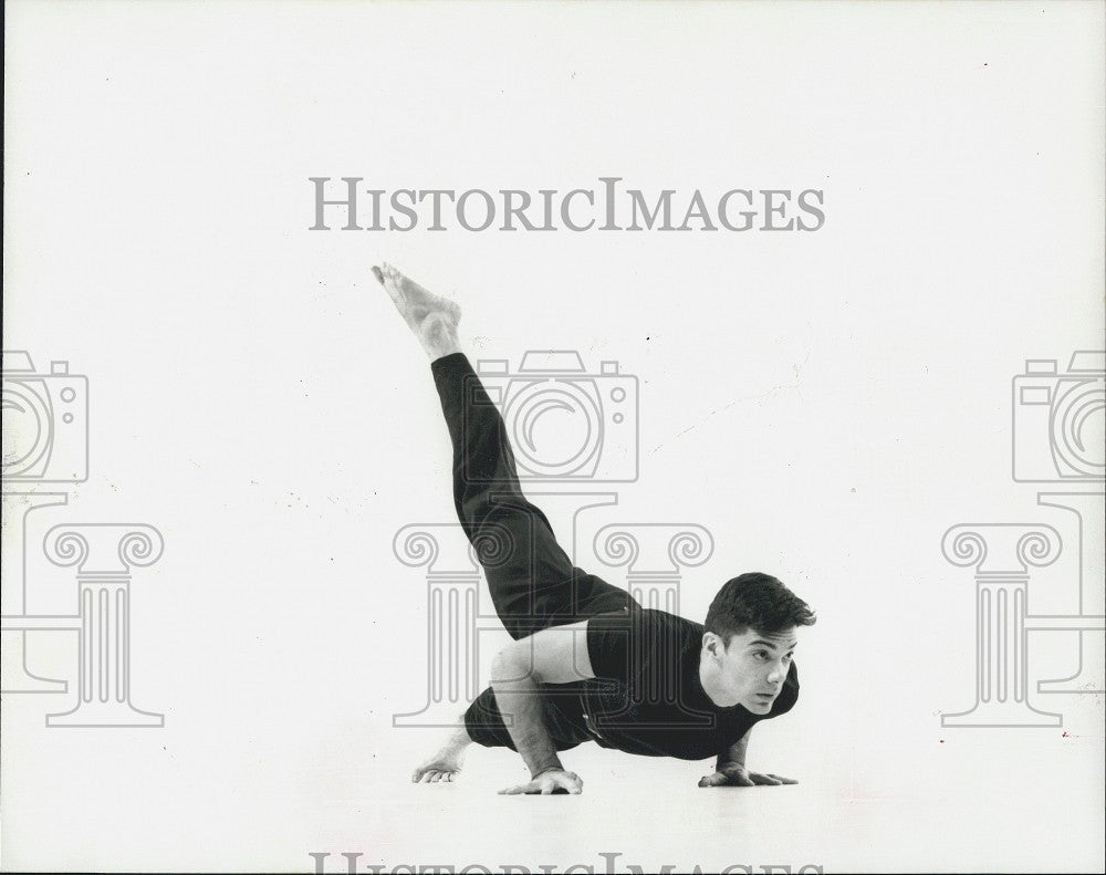 1995 Press Photo Peter D Muro Dancer - Historic Images