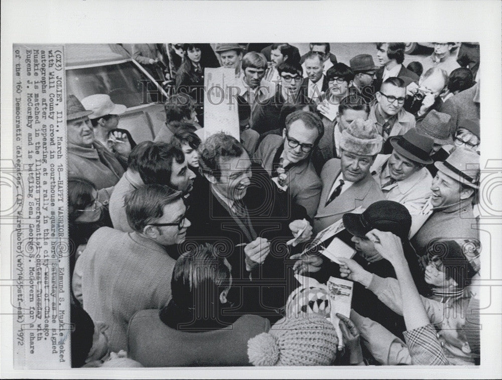 1972 Press Photo Senator Edmund Muskie on campaign trail - Historic Images