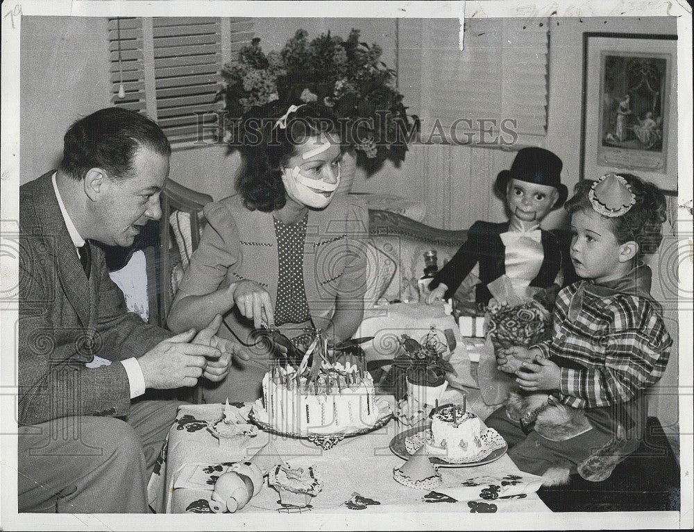 1939 Press Photo Actor Alan Dinehart, wife, Mozelle Britton, Mason Alan Dinehart - Historic Images