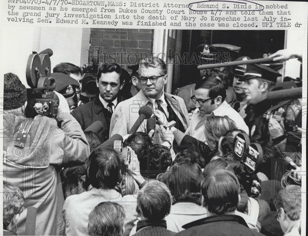 1970 Press Photo District Attorney Edmund S. Dinis at Dukes County Court house - Historic Images