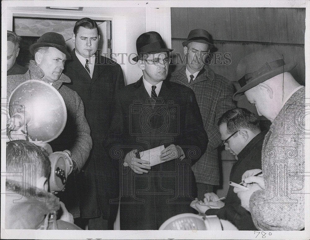 1963 Press Photo Edmund Dinis District Attorney Talking to Press - Historic Images