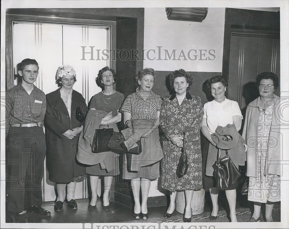 1962 Press Photo Wives of MTA Carmen At Courthouse Lushness Dineen Sugre Larken - Historic Images