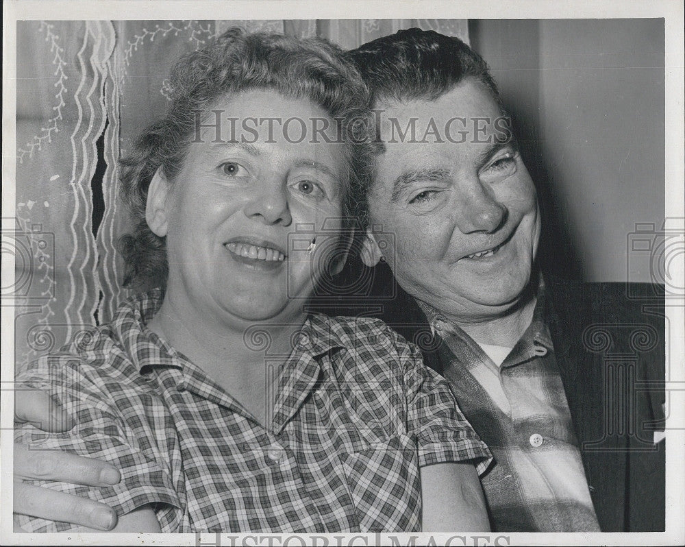 1962 Press Photo John Dineen and Wife MTA Employee - Historic Images