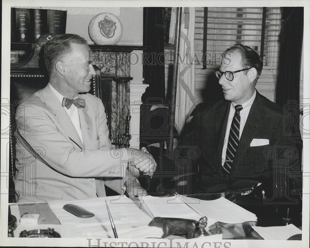 1955 Press Photo Albert Schlossberg Jewish War Veterans Commander Gov Herter - Historic Images