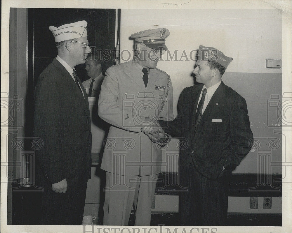 1956 Press Photo Albert Schlossberg BErnard Gorfinkle Greet William Carmen - Historic Images