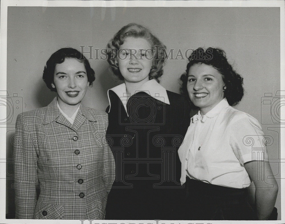 1950 Press Photo PALs Joan Ditmars &amp; Britta Berg with Cof M Pauline Bouche - Historic Images