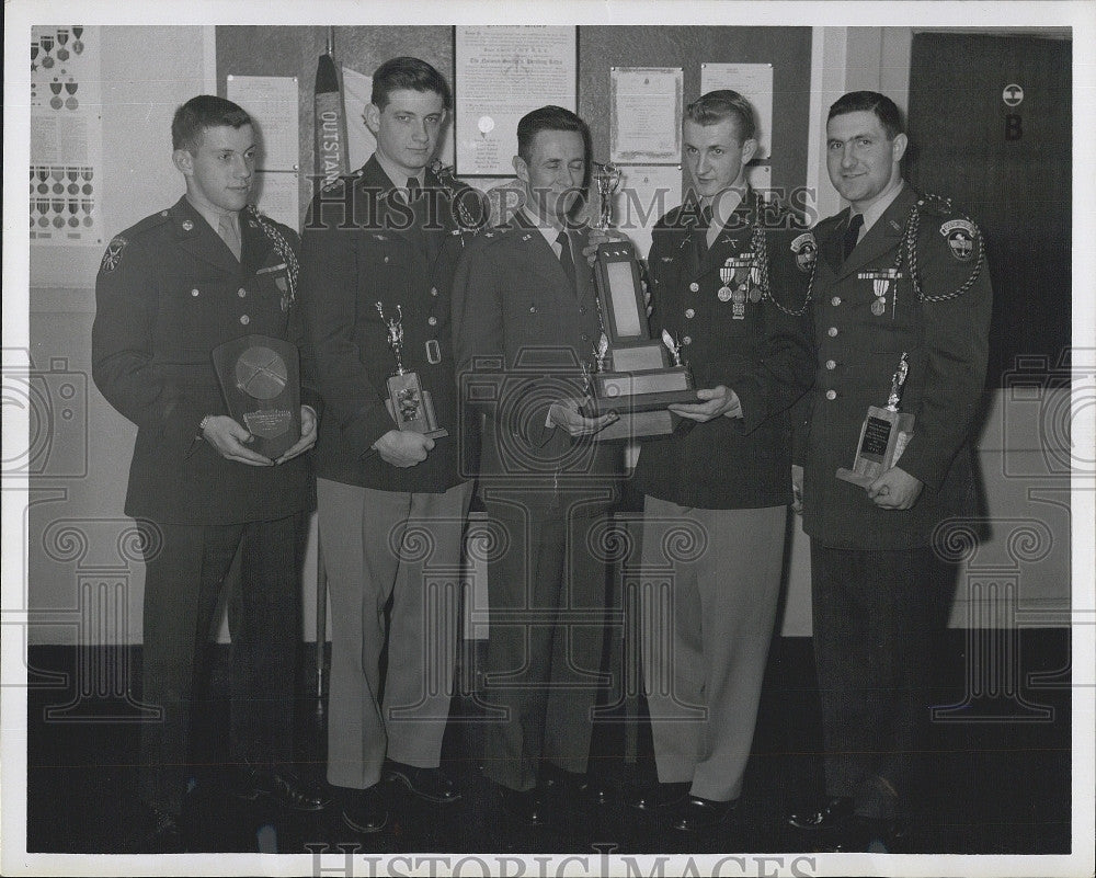 1957 Press Photo Sgt A Sarvi,Lt W Alexander, Rogers,Capt M Hunt,Lt M Schovner - Historic Images