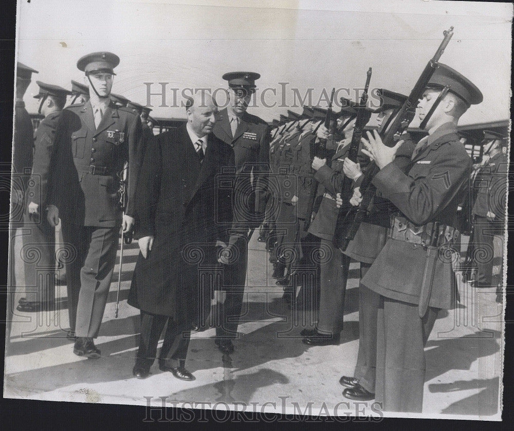 1955 Press Photo Italy Premier Mario Scelba &amp; some Marines - Historic Images