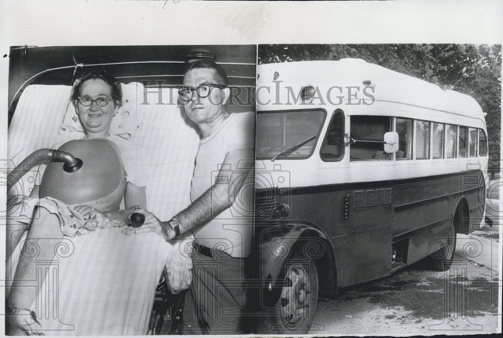 1961 Press Photo Polio victim Mrs Bernard J Mulligan,husband &amp; their bus - Historic Images