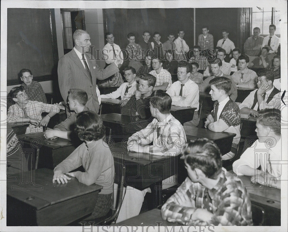 1957 Press Photo Joseph Mullen, Boston Naval Shipyard Executive - Historic Images