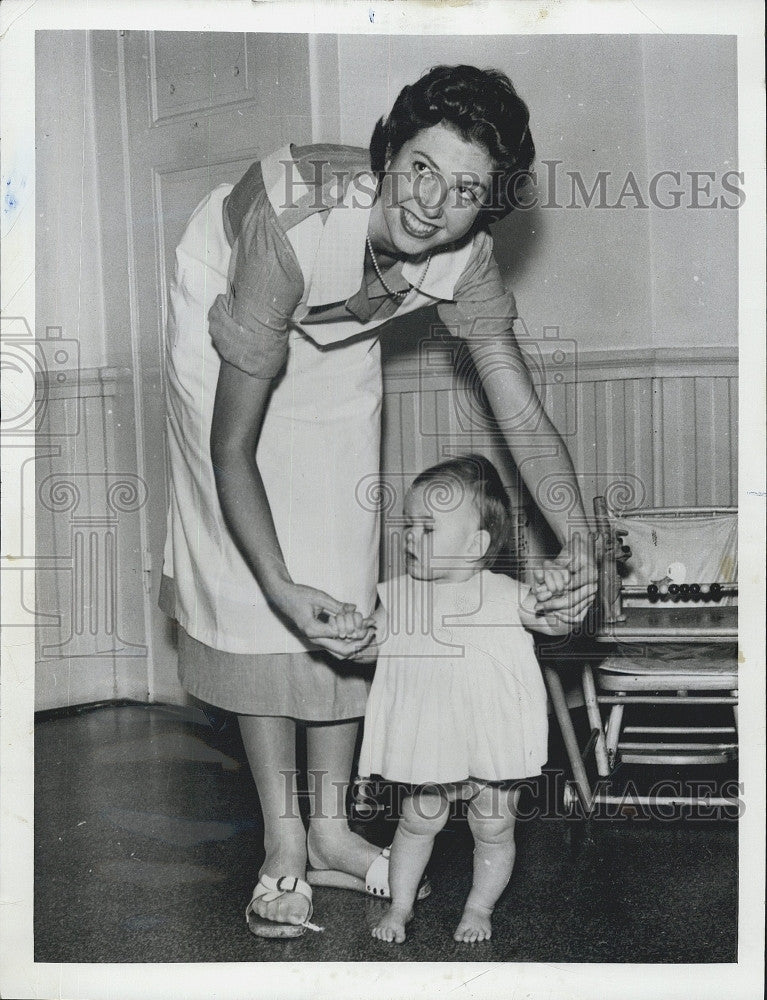 1958 Press Photo Princess Desiree of Sweden  in nurse training - Historic Images