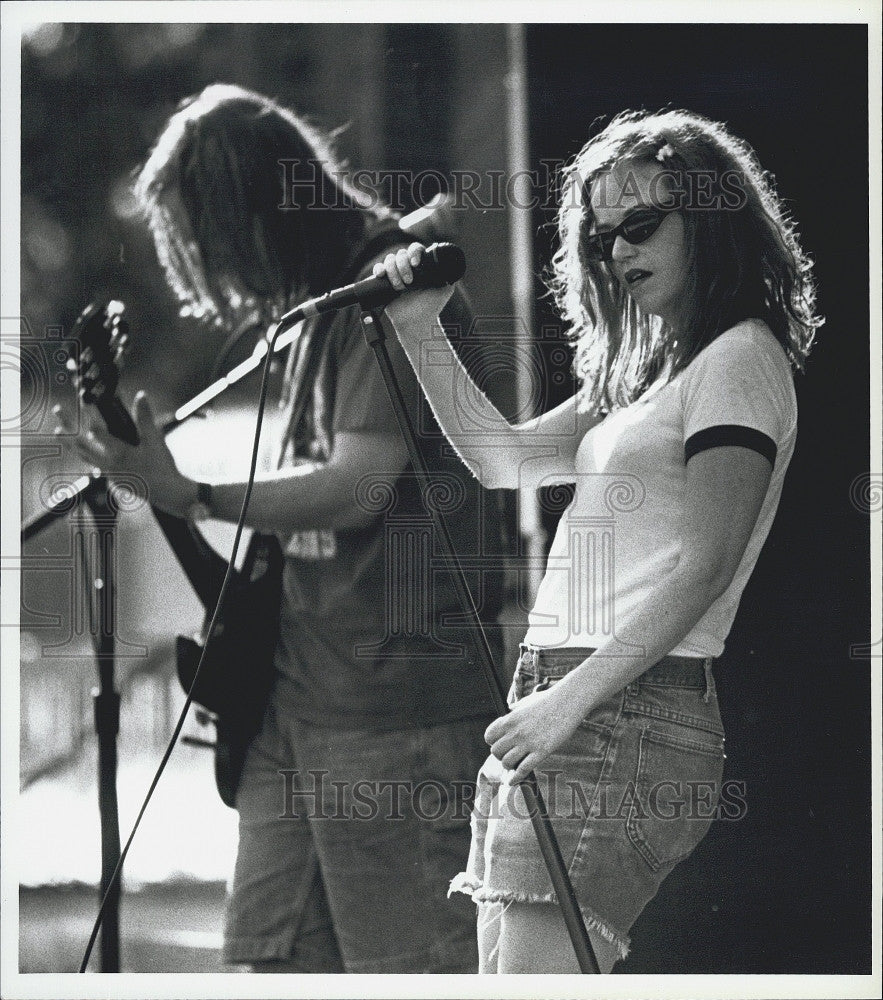 1995 Press Photo Letter to Cleo Concert at Esplande - Historic Images