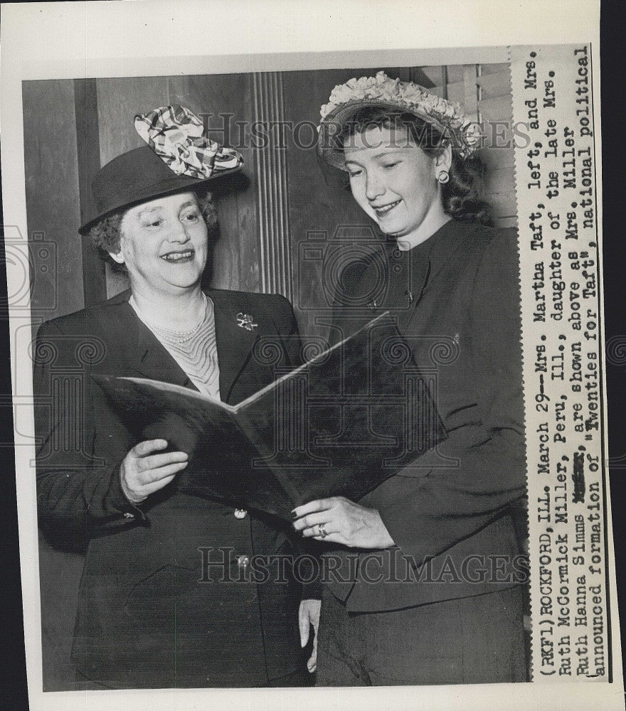 1948 Press Photo Mrs Martha Taft Ruth McCormick Miller Peru Illinois - Historic Images